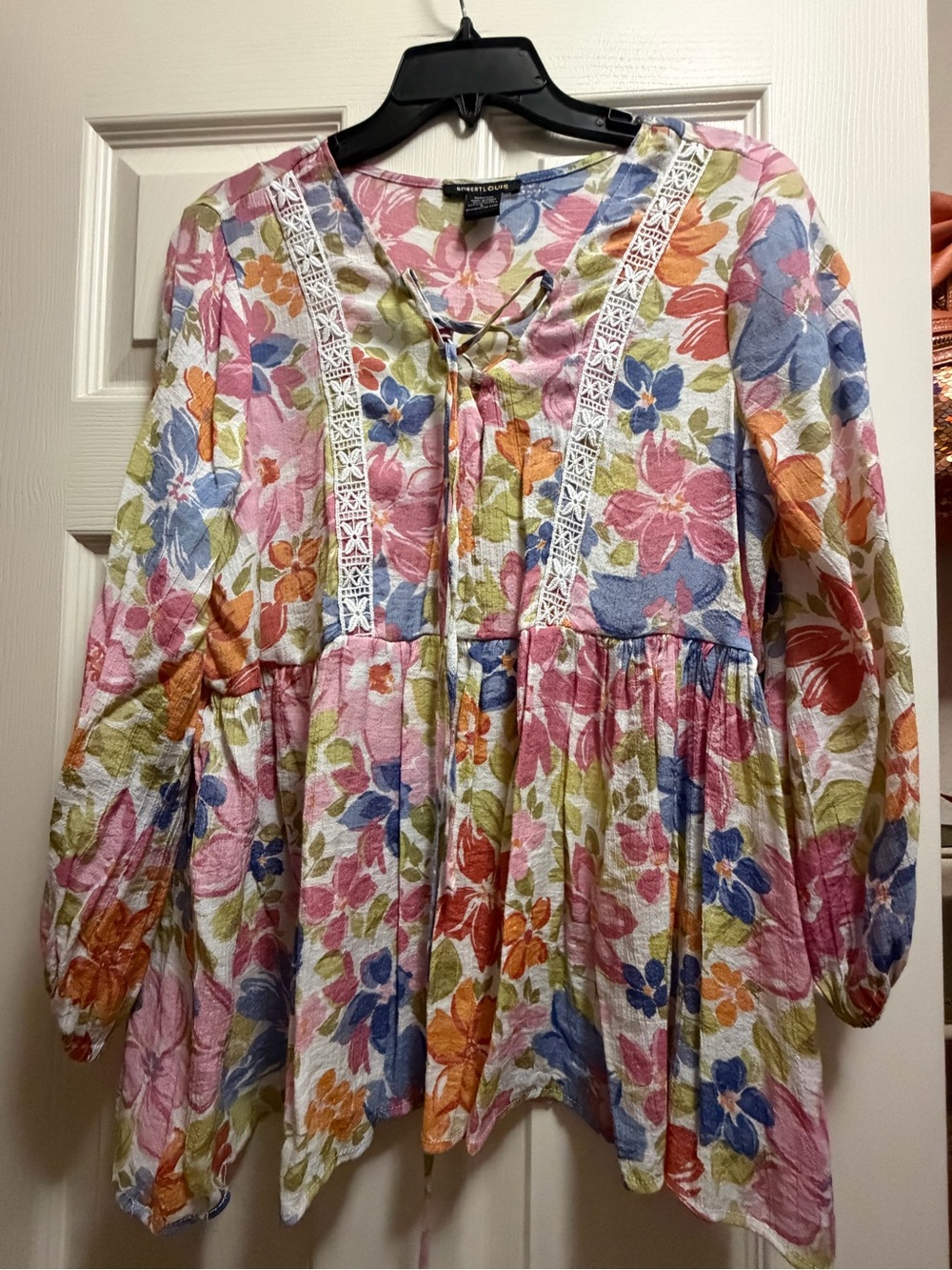NWOT Sweet Clover Floral Peasant Top - Multicolor